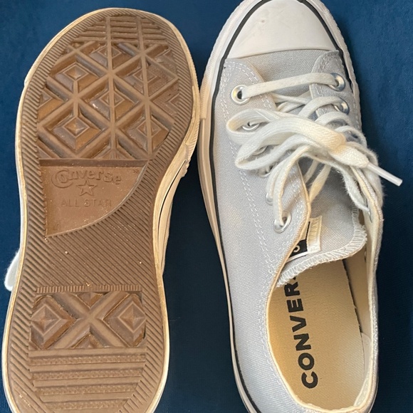 Grey size 6 women’s Converse low tops - Picture 4 of 5